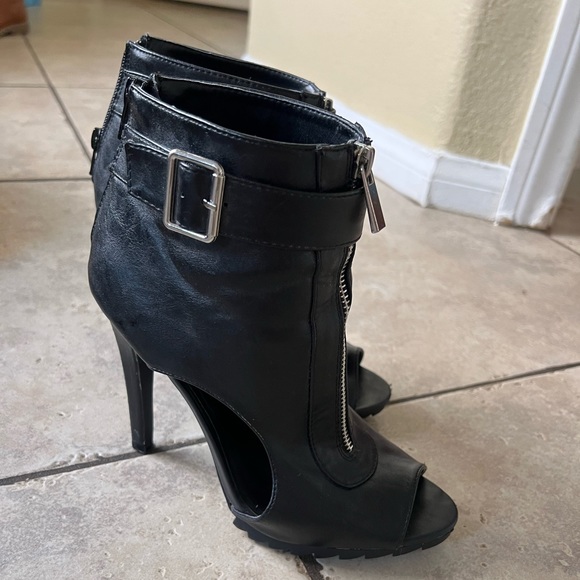 Charlotte Russe black leather open toe booties. Zip-up heels. Pumps. size 8 - Picture 5 of 6